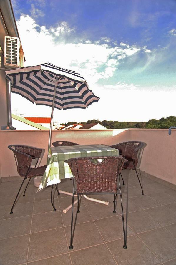 Apartment Urem Биоград-на-Мору Экстерьер фото