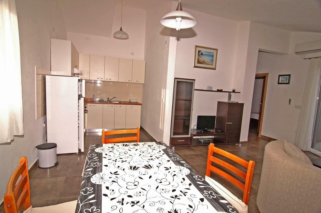 Apartment Urem Биоград-на-Мору Экстерьер фото